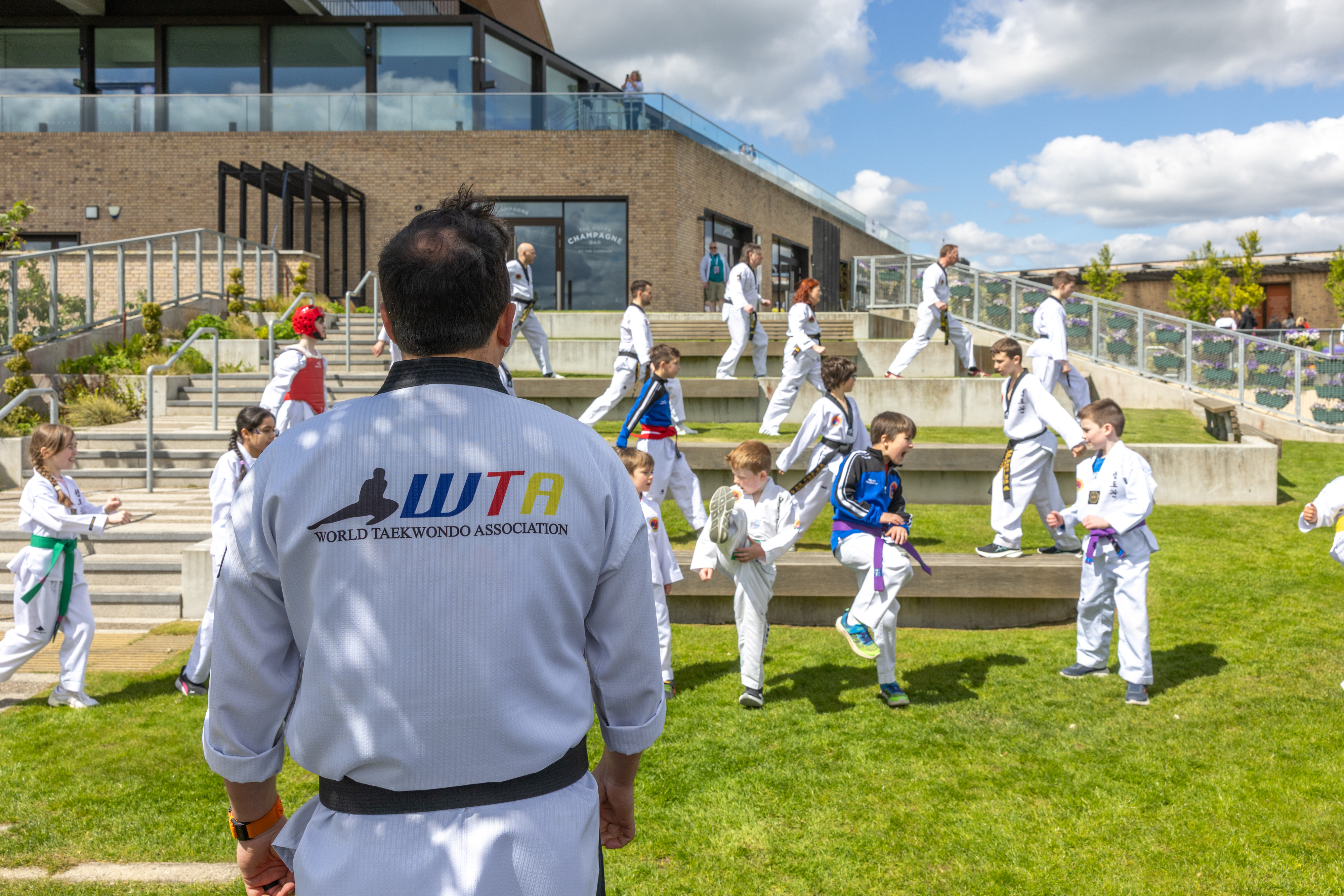 Taekwondo group practicing. 